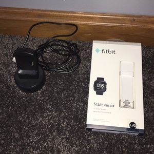 Fitbit Versa charger and white band (no watch)